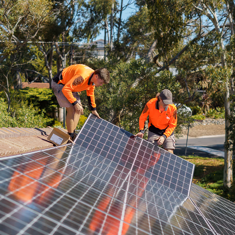Installers-on-roof-Aberfoyle-Park