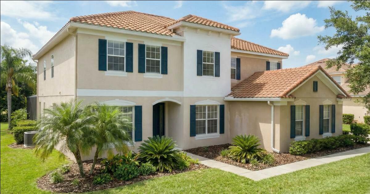 Orlando residence freshly repainted - new exterior coat and sharp trim