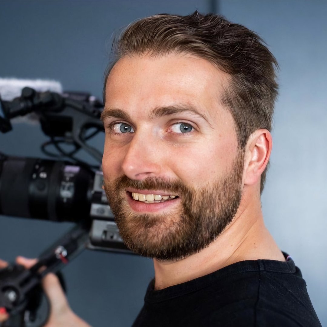 [headshot] image of customer (for a gym)