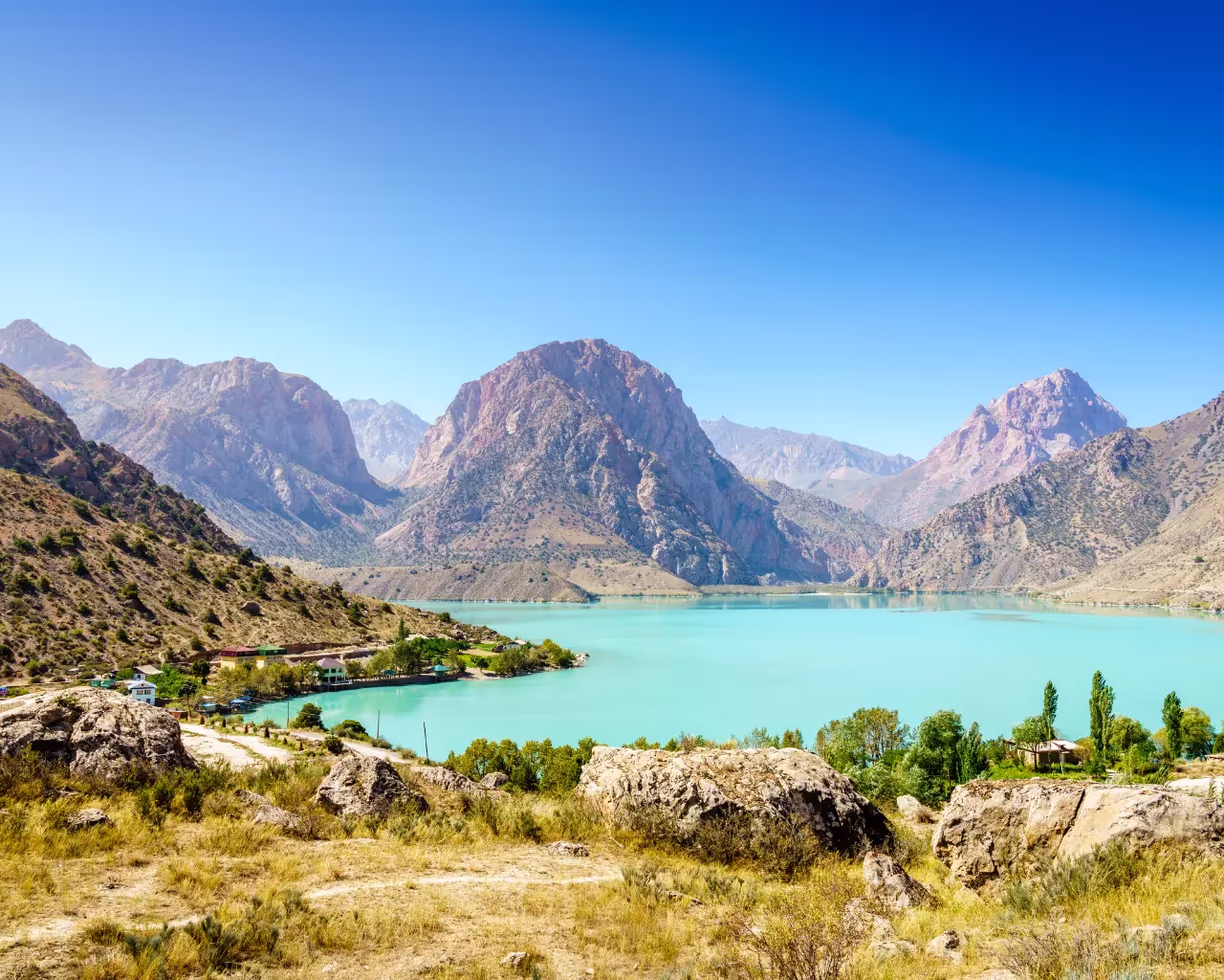 The turquoise Iskanderkul Lake, surrounded by the scenic peaks of Tajikistan’s Fann Mountains.