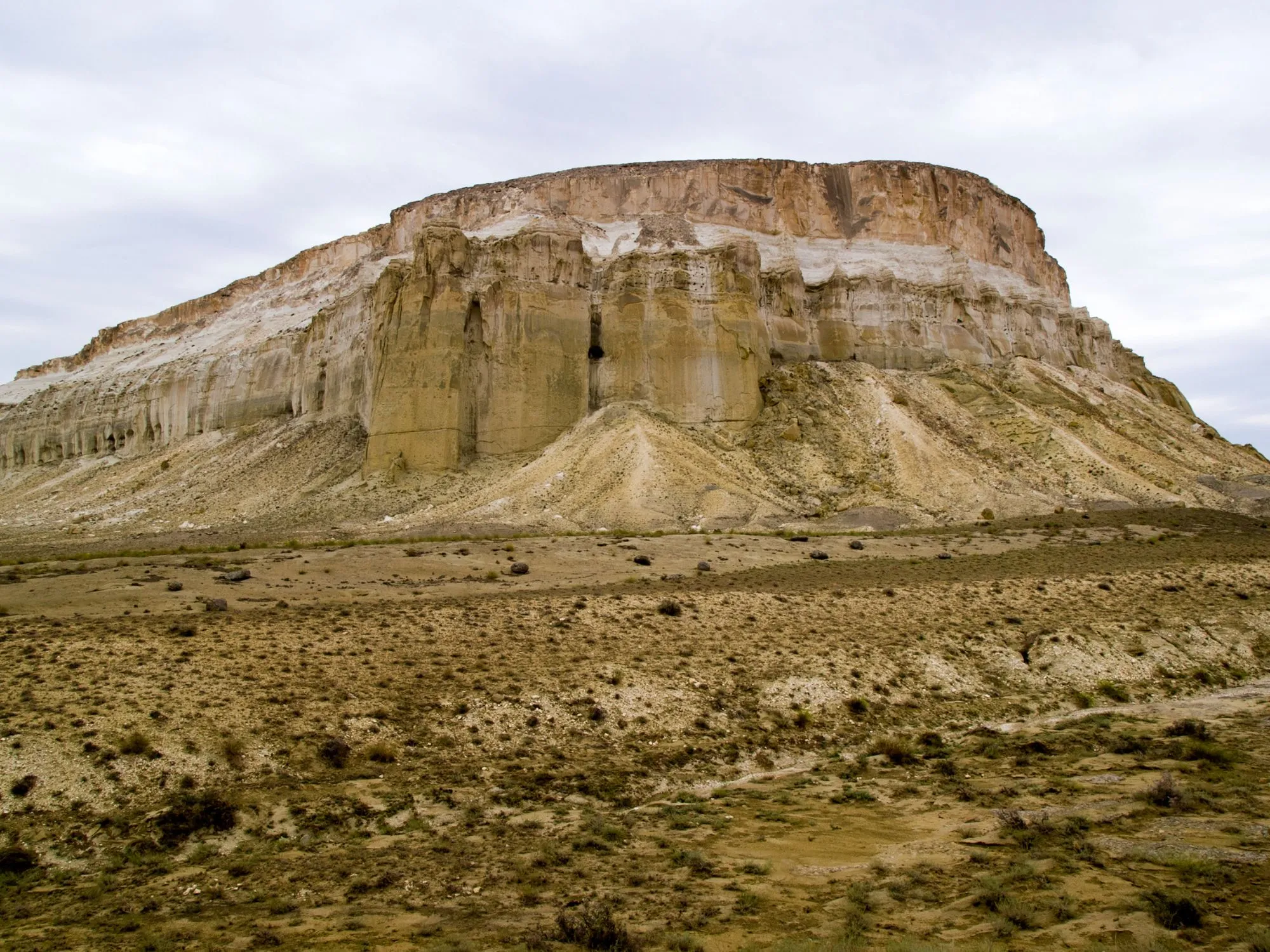 Sherkala’s sheer cliffs and desert expanse in Mangystau, Kazakhstan, attract explorers and landscape photographers.
