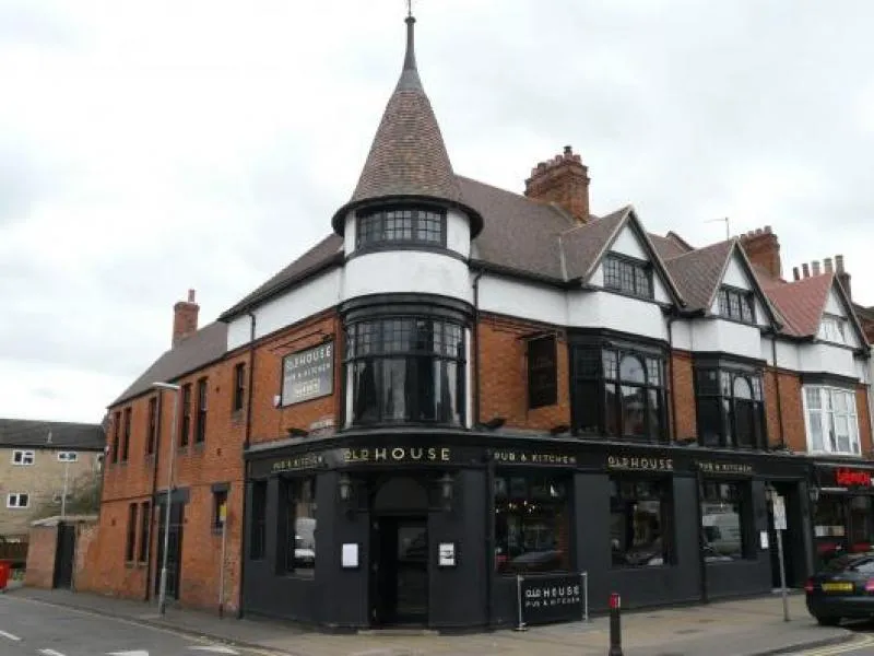 Old House Pub & Kitchen