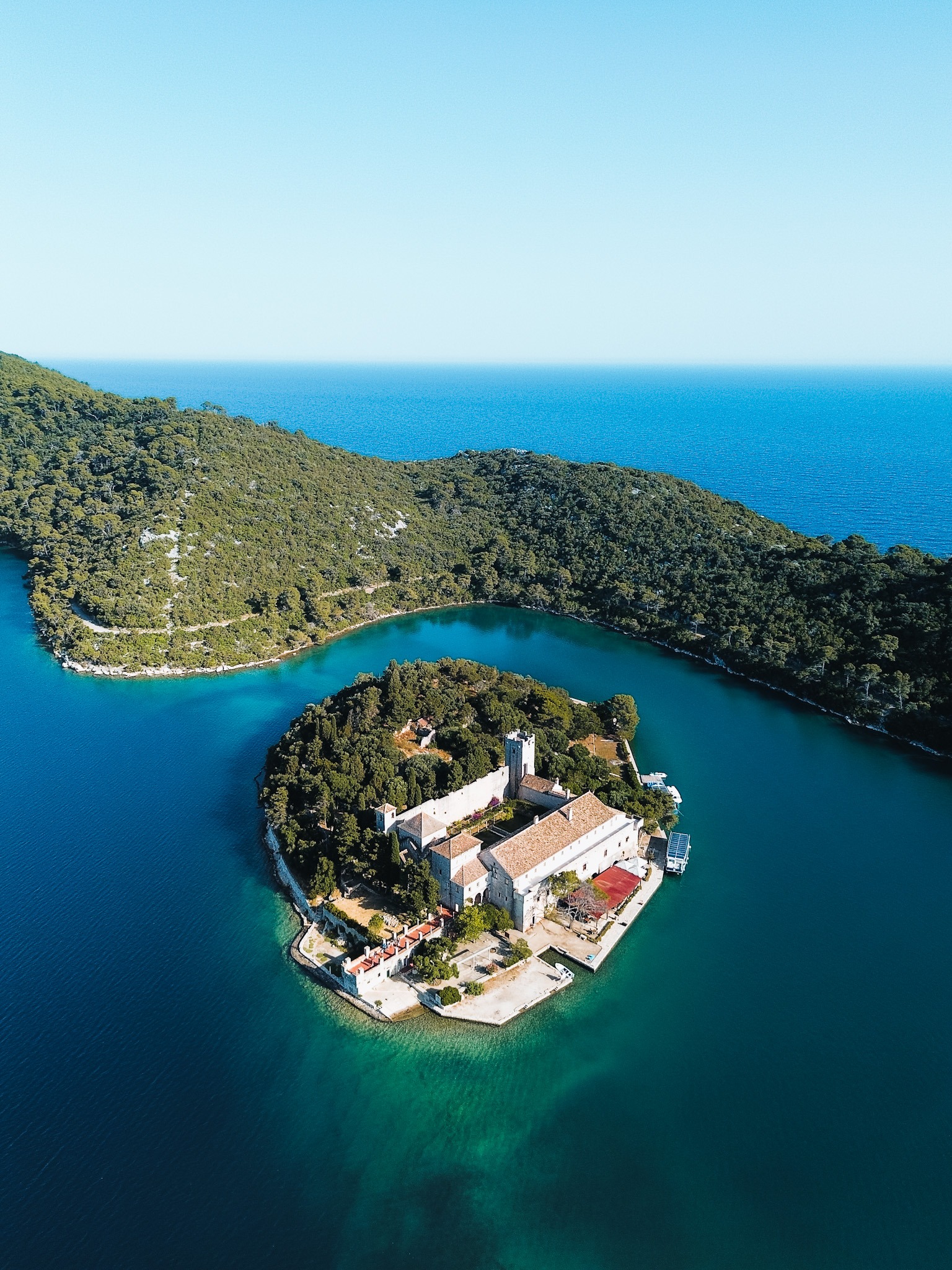 Vista aérea del islote de Santa María en Mljet
