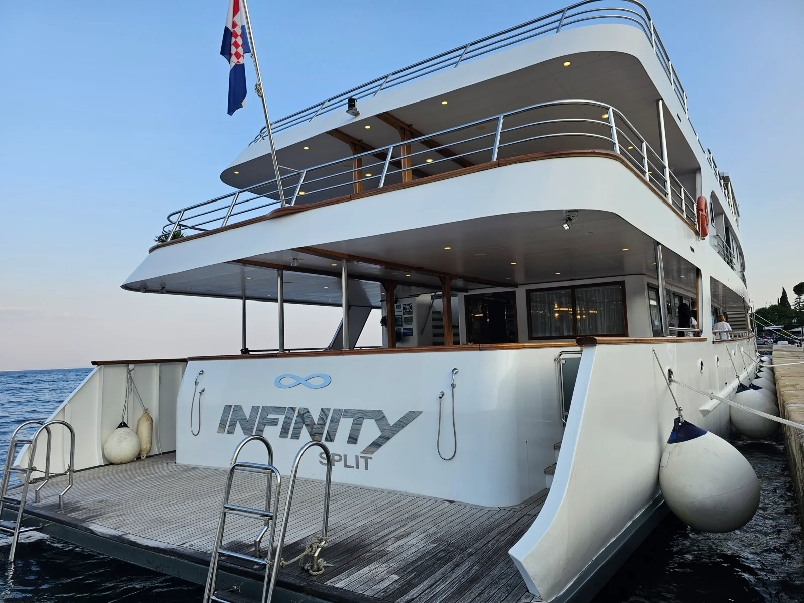 Infinity · Fotografía del barco 11