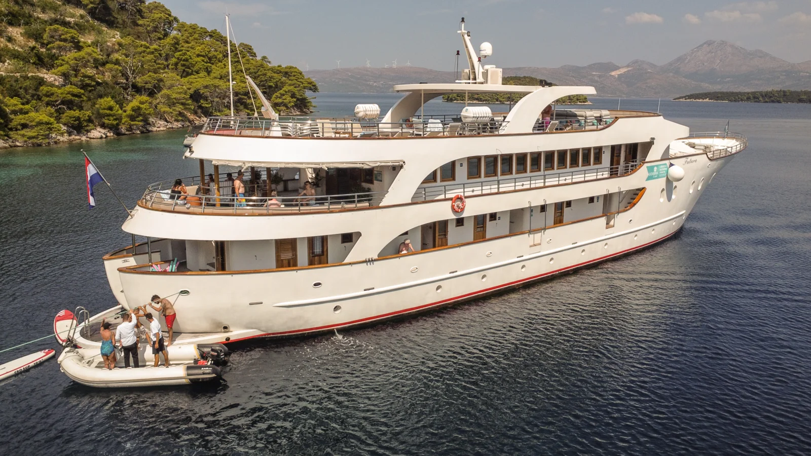 Futura · Espacios y vistas del barco