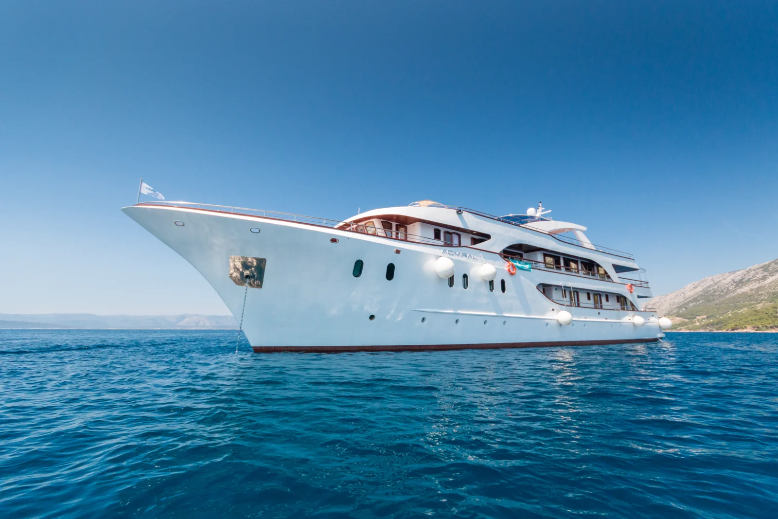 Admiral · Vista exterior del barco