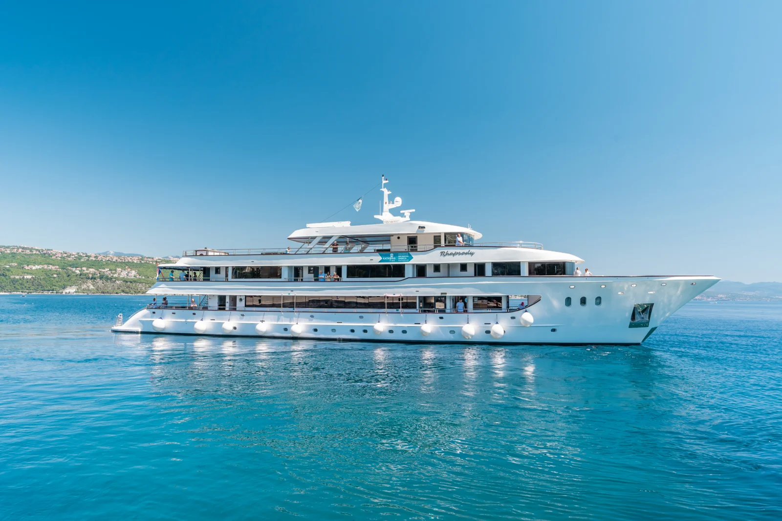 Rhapsody · Vista exterior del barco