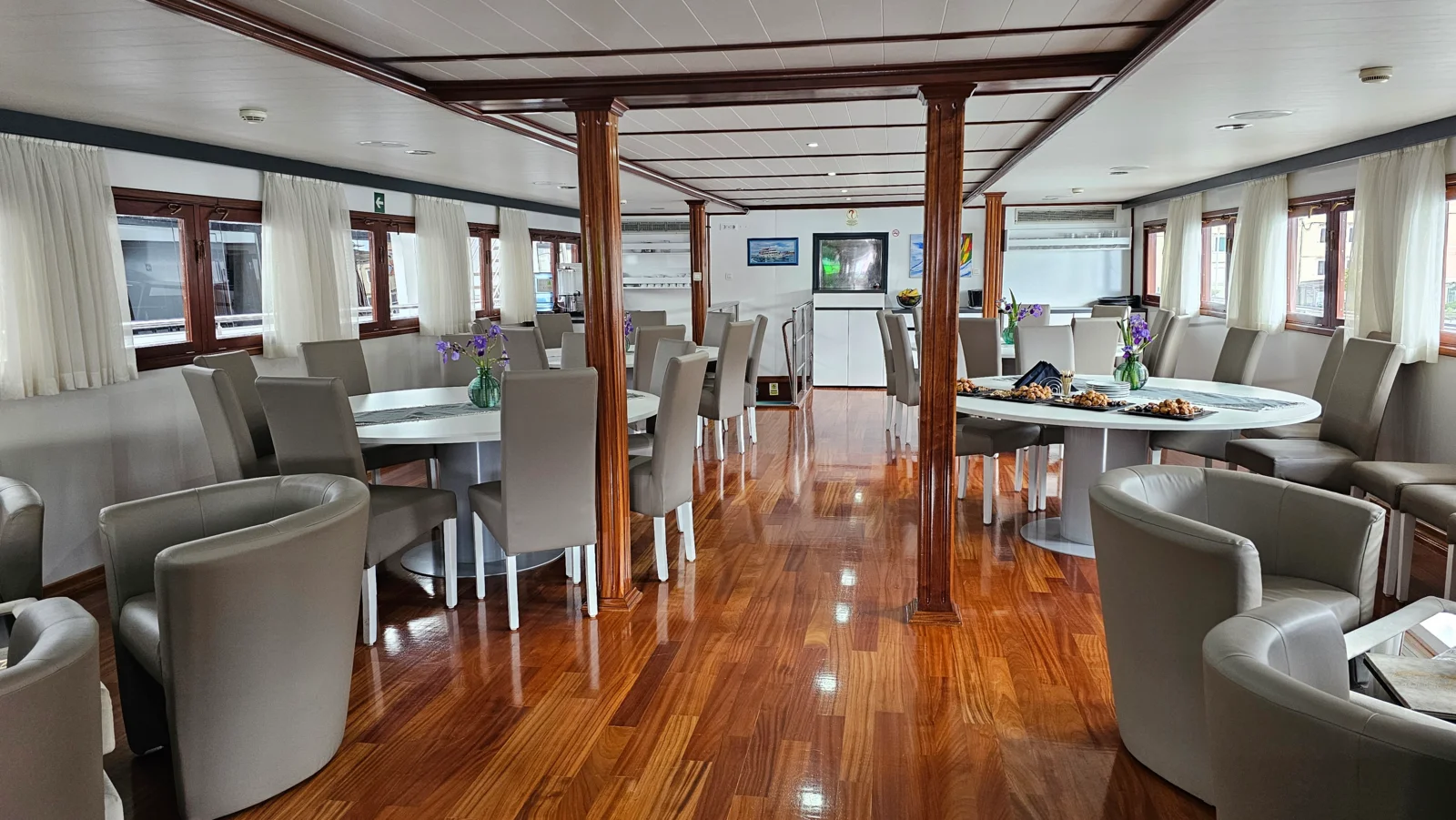 Adriatic Pearl · Espacios a bordo