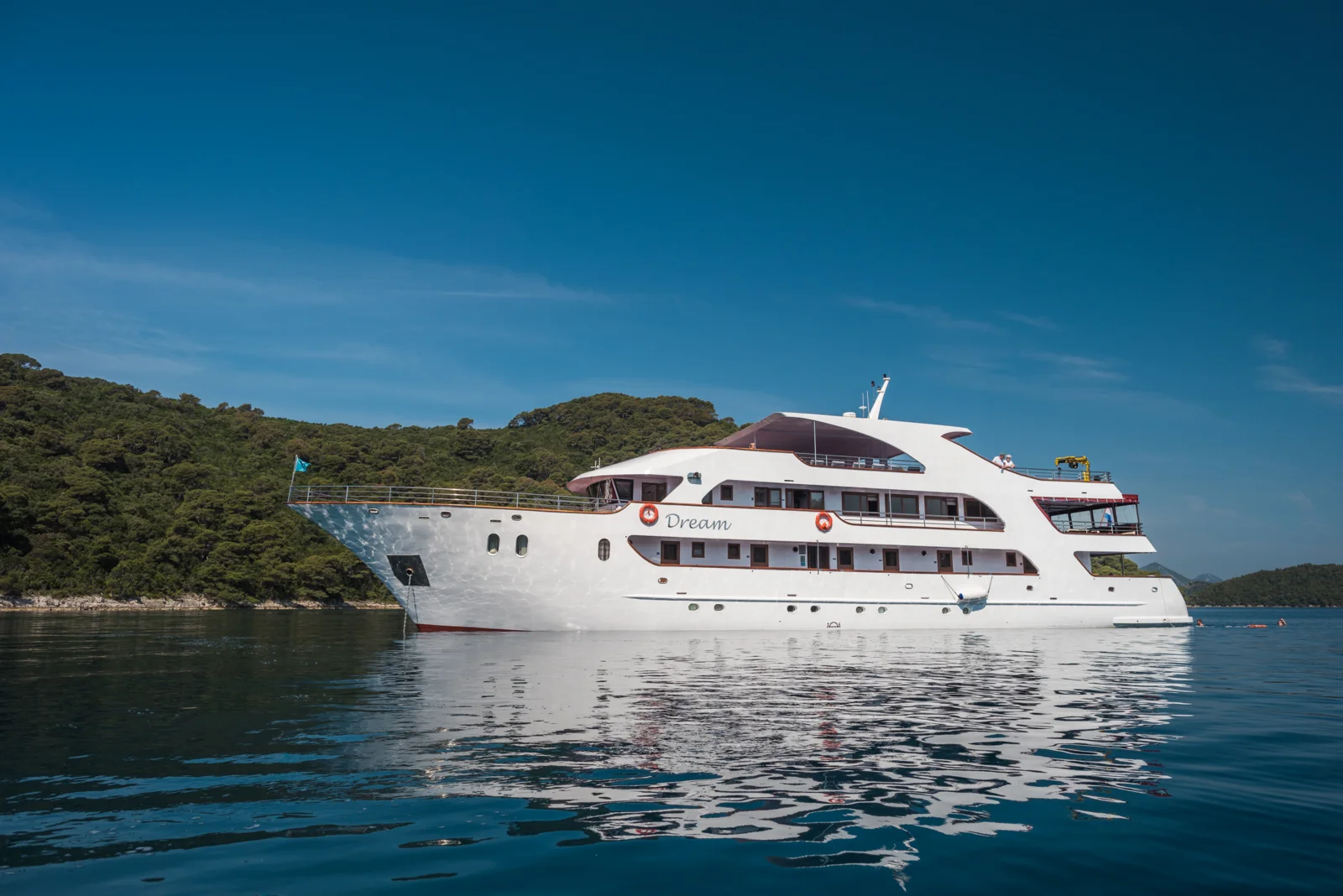 Dream · uno de los barcos programados para esta ruta