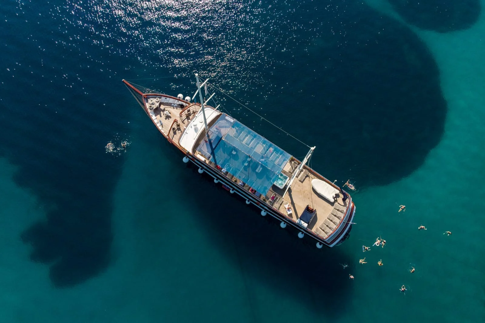 Paradis · Espacios y vistas del barco
