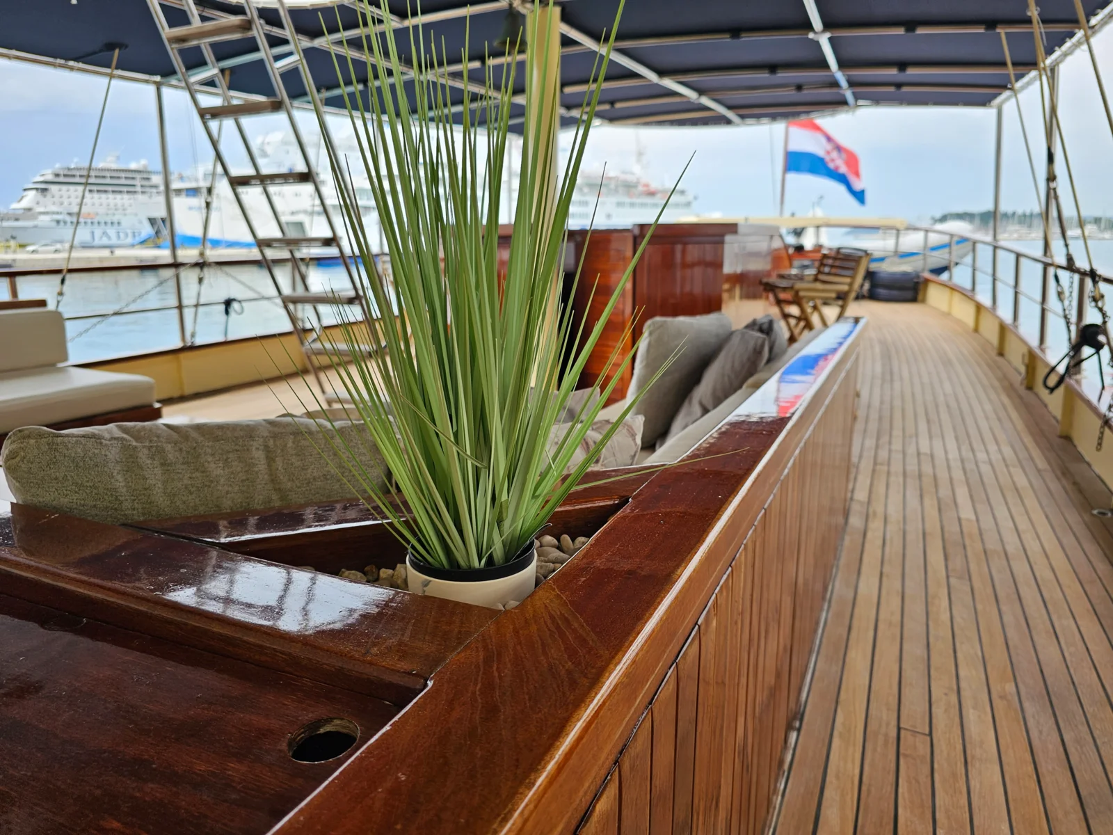 Leonardo; fotografía general del barco