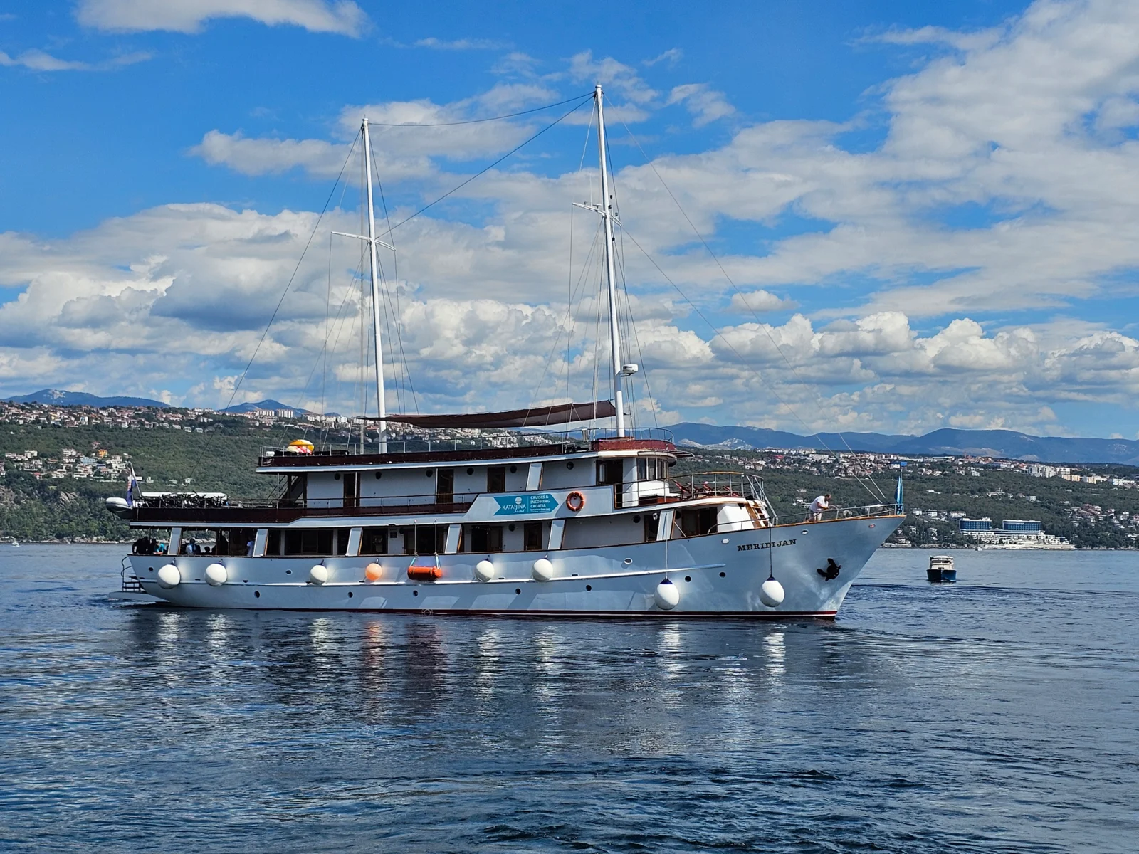 Meridijan · Vista exterior del barco