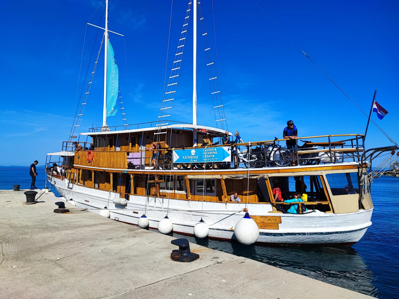 Kalipsa · Vista exterior del barco