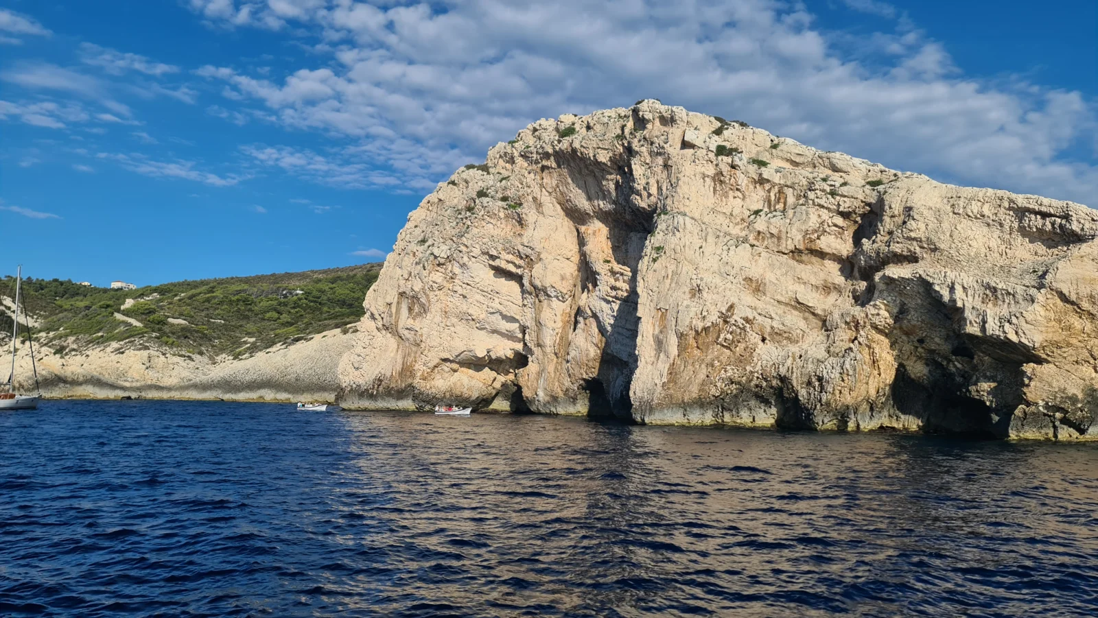 Korčula - Biševo (Cueva Azul), Vis / Komiža · recorrido de De Dubrovnik a Trogir, por el sur de Dalmacia
