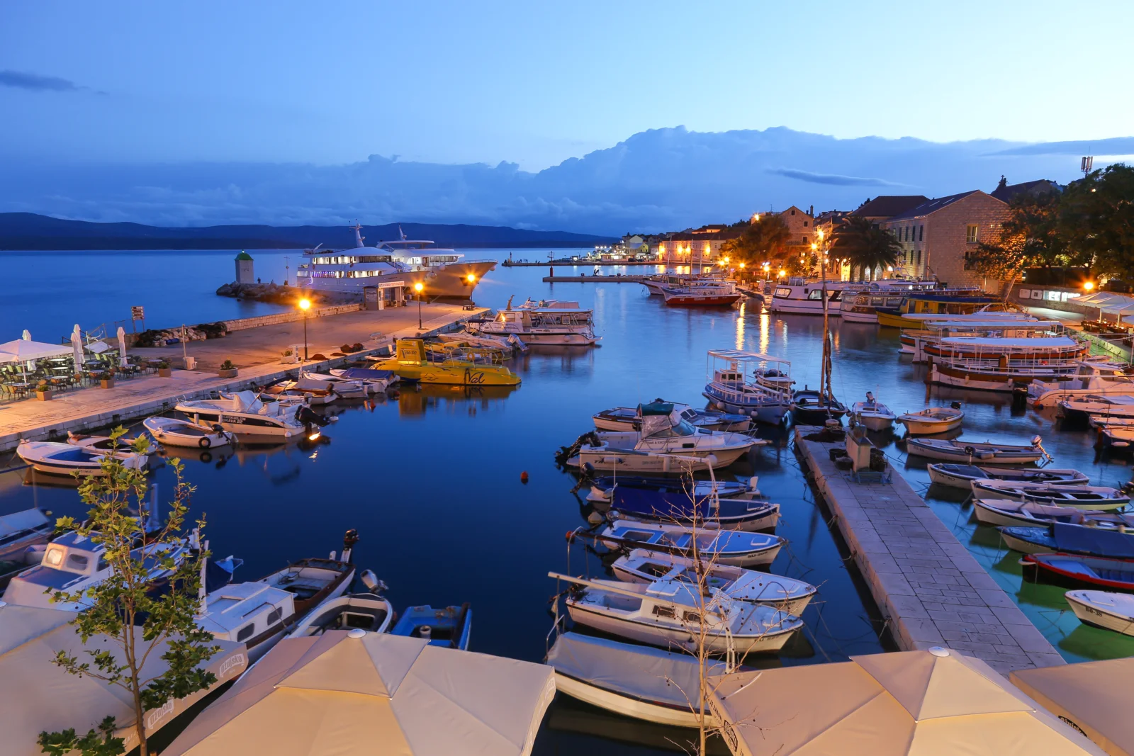Stari Grad  – Bol · recorrido de Crucero naturista por Dalmacia desde Trogir