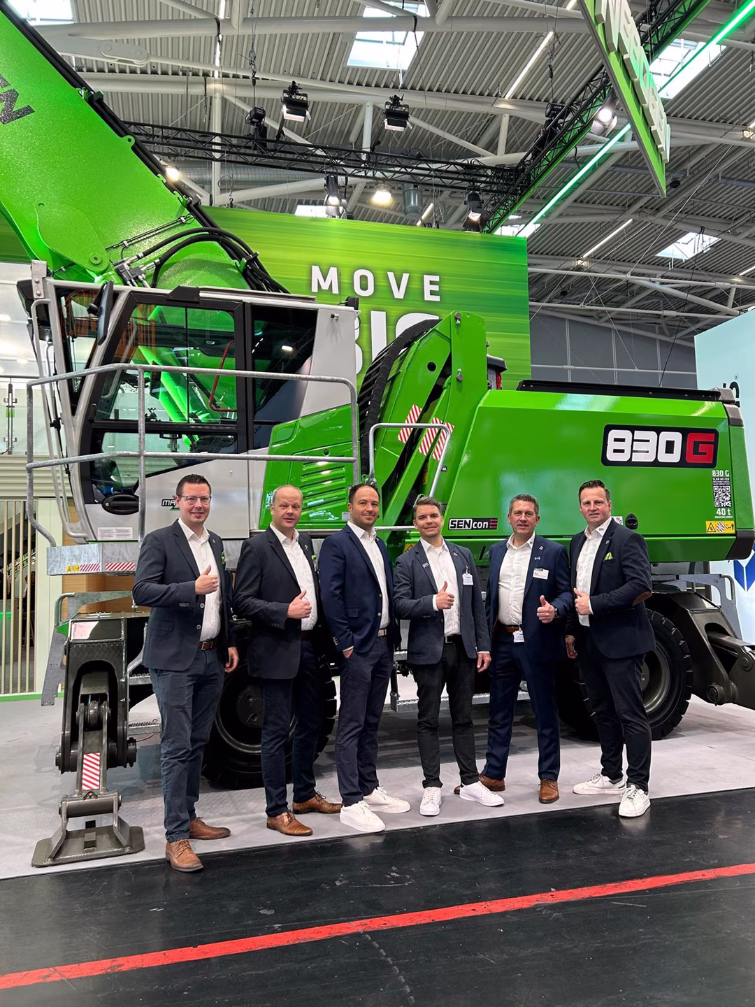 BRR Team am Sennebogen-Stand vor dem 830G