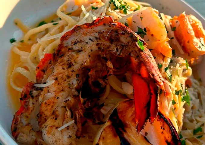 Delicious shrimp and lobster lemon - garlic pasta