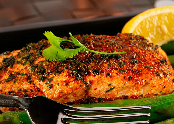 Grilled salmon fillet with sauce and sesame seeds