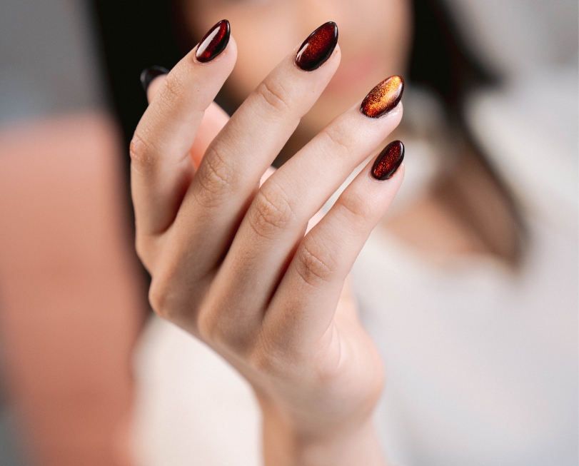 Uñas cat eye naranjas