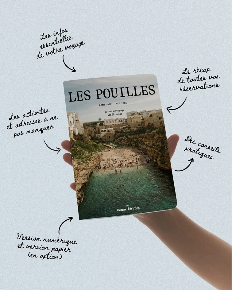 Carnet de voyage personnalisé “Les Pouilles” créé par Beaux Périples, avec couverture illustrant Polignano a Mare. Contient infos essentielles, activités, adresses et conseils pour un road trip sur mesure