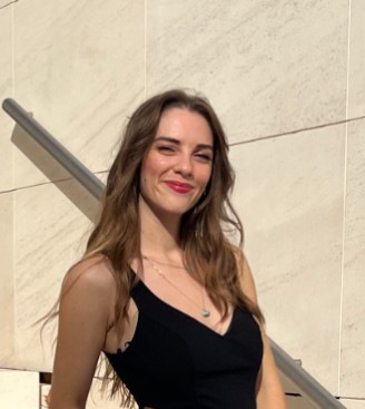 professional profile photo of the female artist, muralist, & brand strategist.