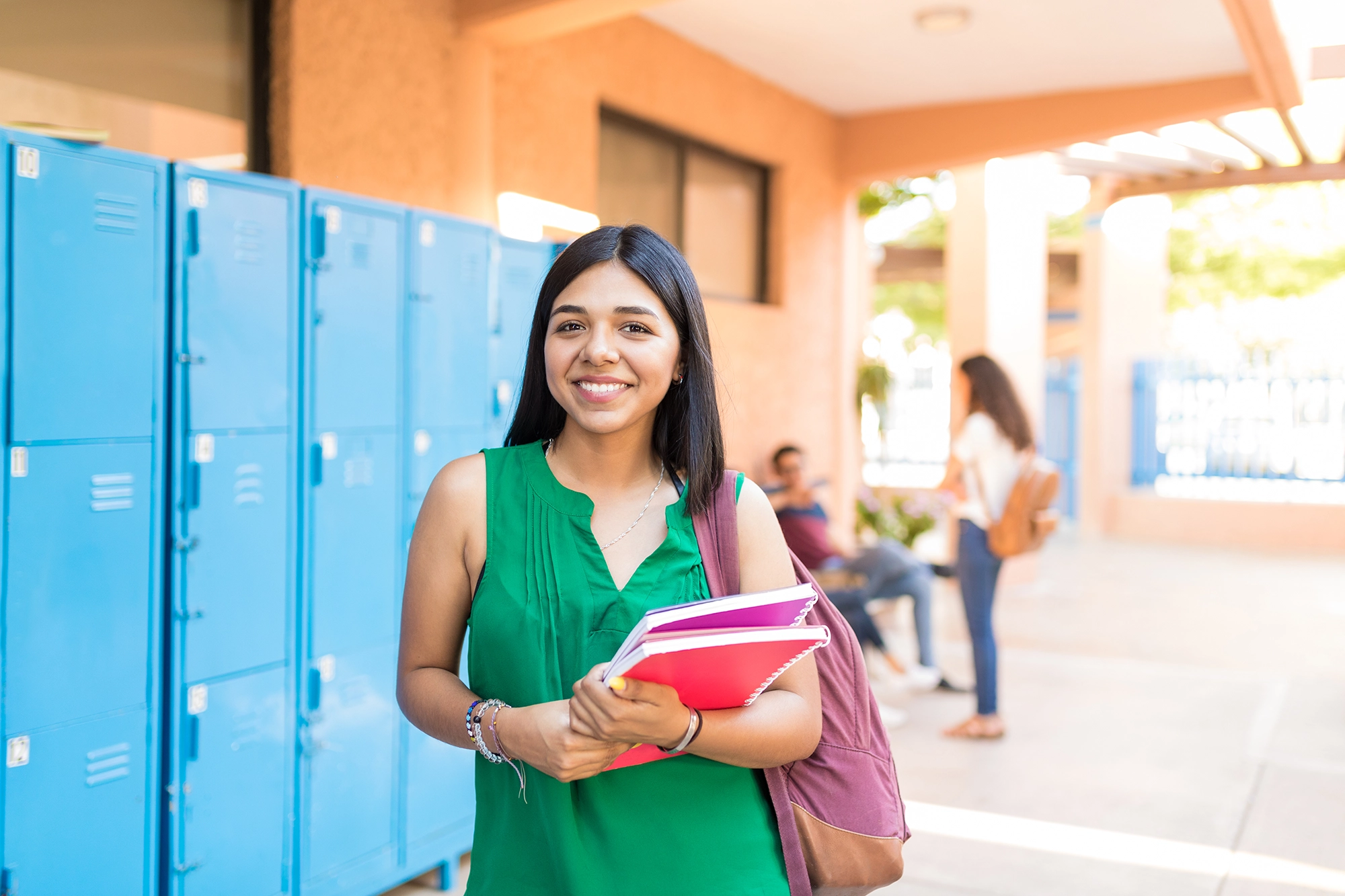 Familia apoyando a un estudiante que va al extranjero