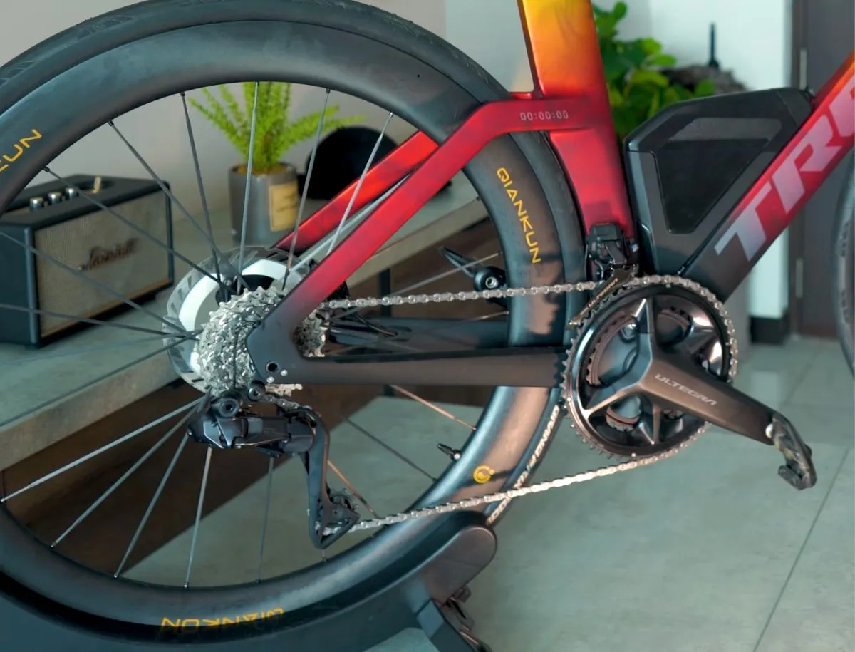 Shimano Ultegra Di2 8170 groupset crankset and rear derailleur on Trek Speed Concept SL7 triathlon bike with YOELEO QianKun carbon rear wheel