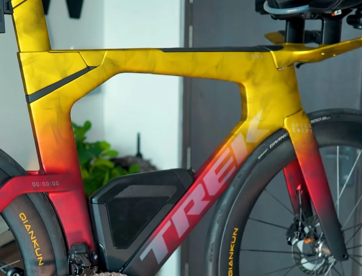 Trek Speed Concept SL7 Project One triathlon bike full side profile, Real Smoke Campfire custom paint, YOELEO QianKun carbon wheels, Shimano Ultegra Di2 groupset