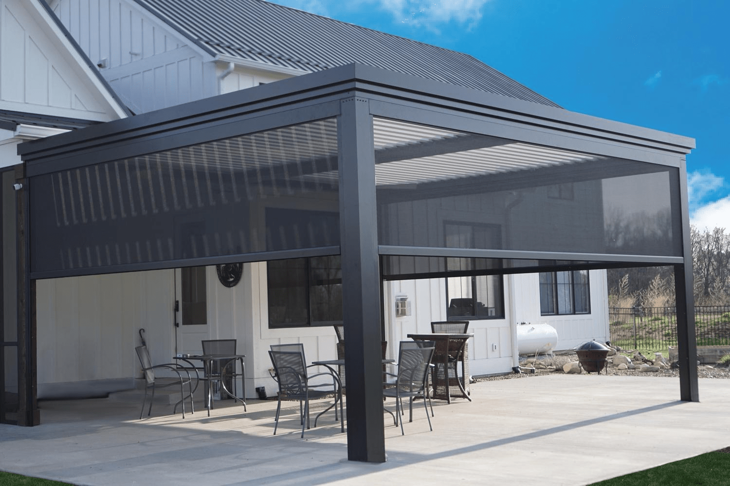 Retractable Louvred Roof Systems with Integrated Blinds