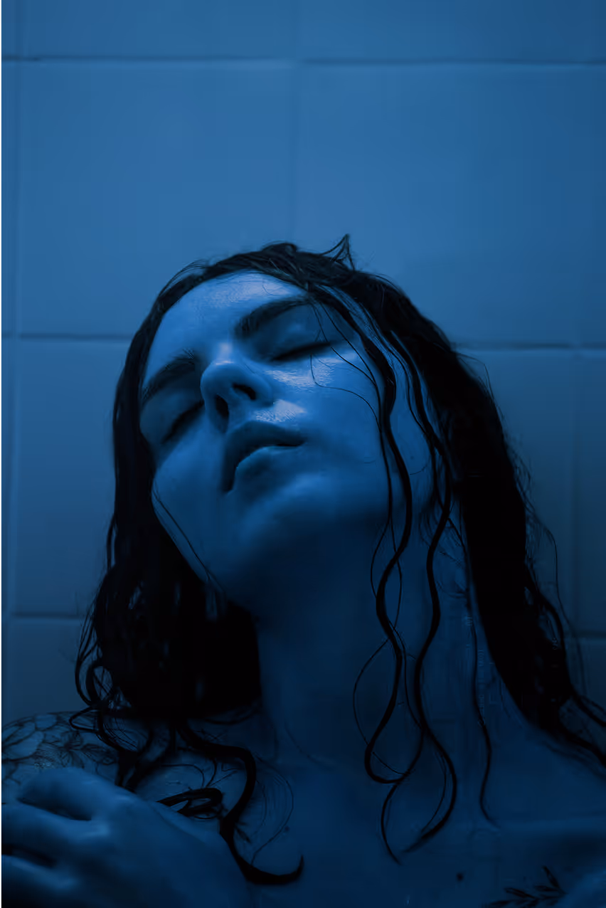 Portrait einer Frau in blau