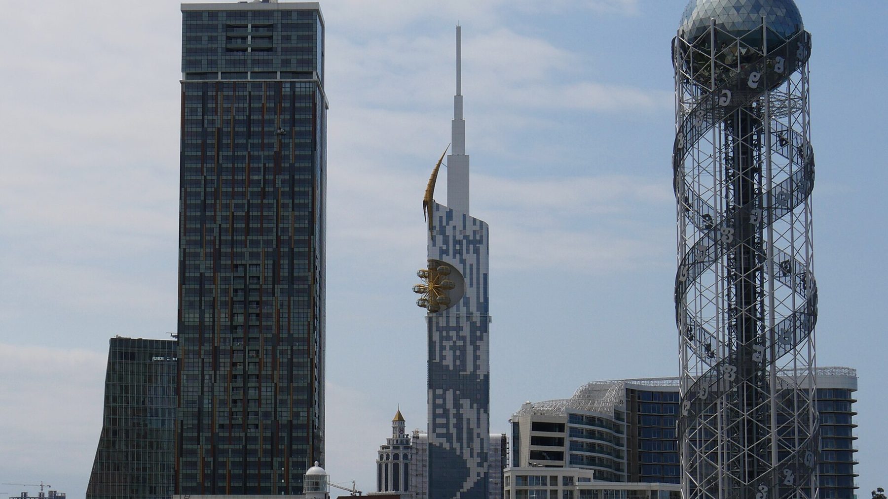 Les tours de Batumi au bord de la mer Noire