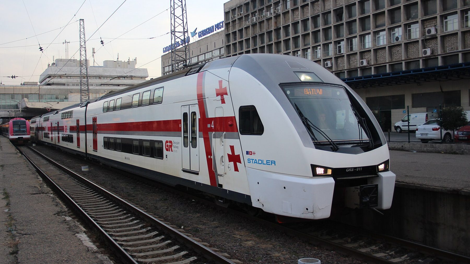 Un train de la compagnie Georgian Railway en gare de Tbilissi