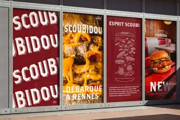 Affiches Scoubidou en vitrine