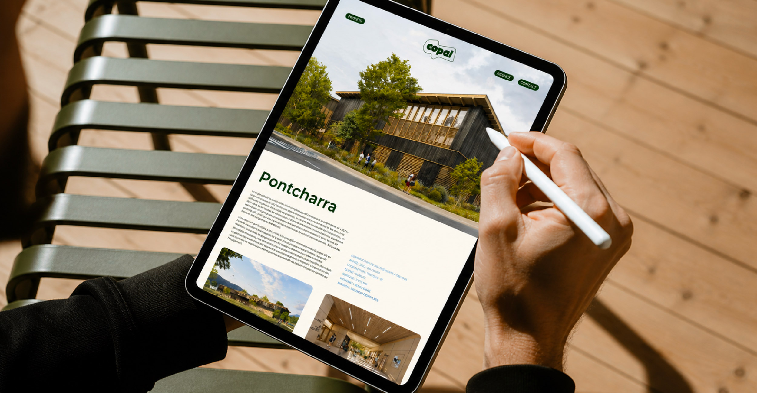 Site de Copal Architecture sur une tablette, suivi et entretenu par ès.b studio