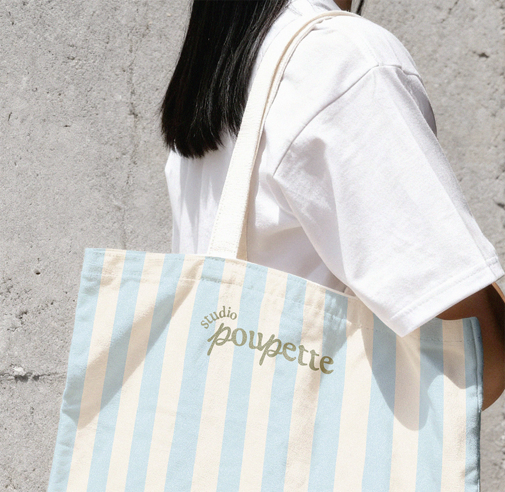 Tote bag rayé bleu et crème au logo Studio Poupette