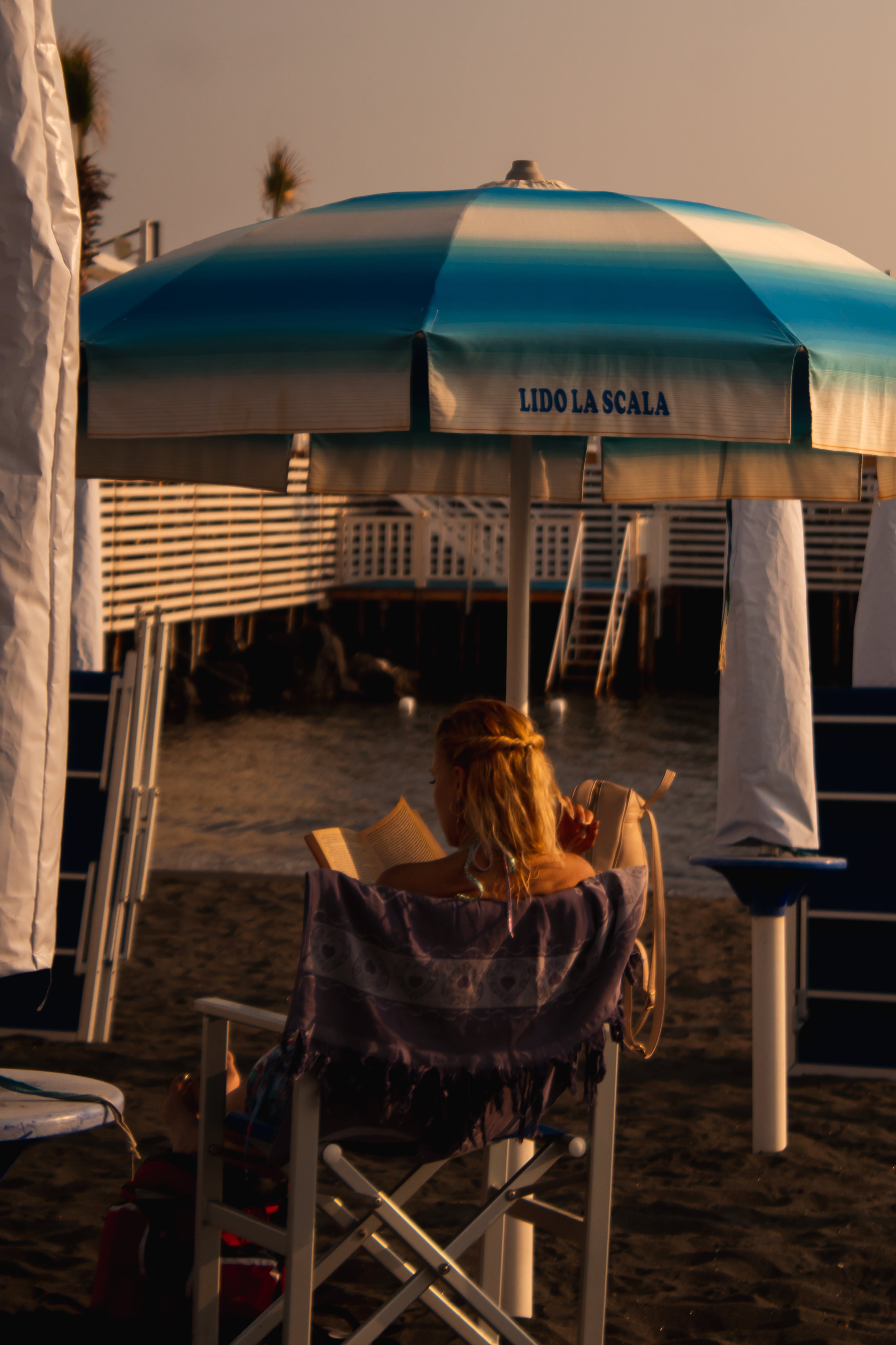 image of luxury travel experiences (tropical beach resort)