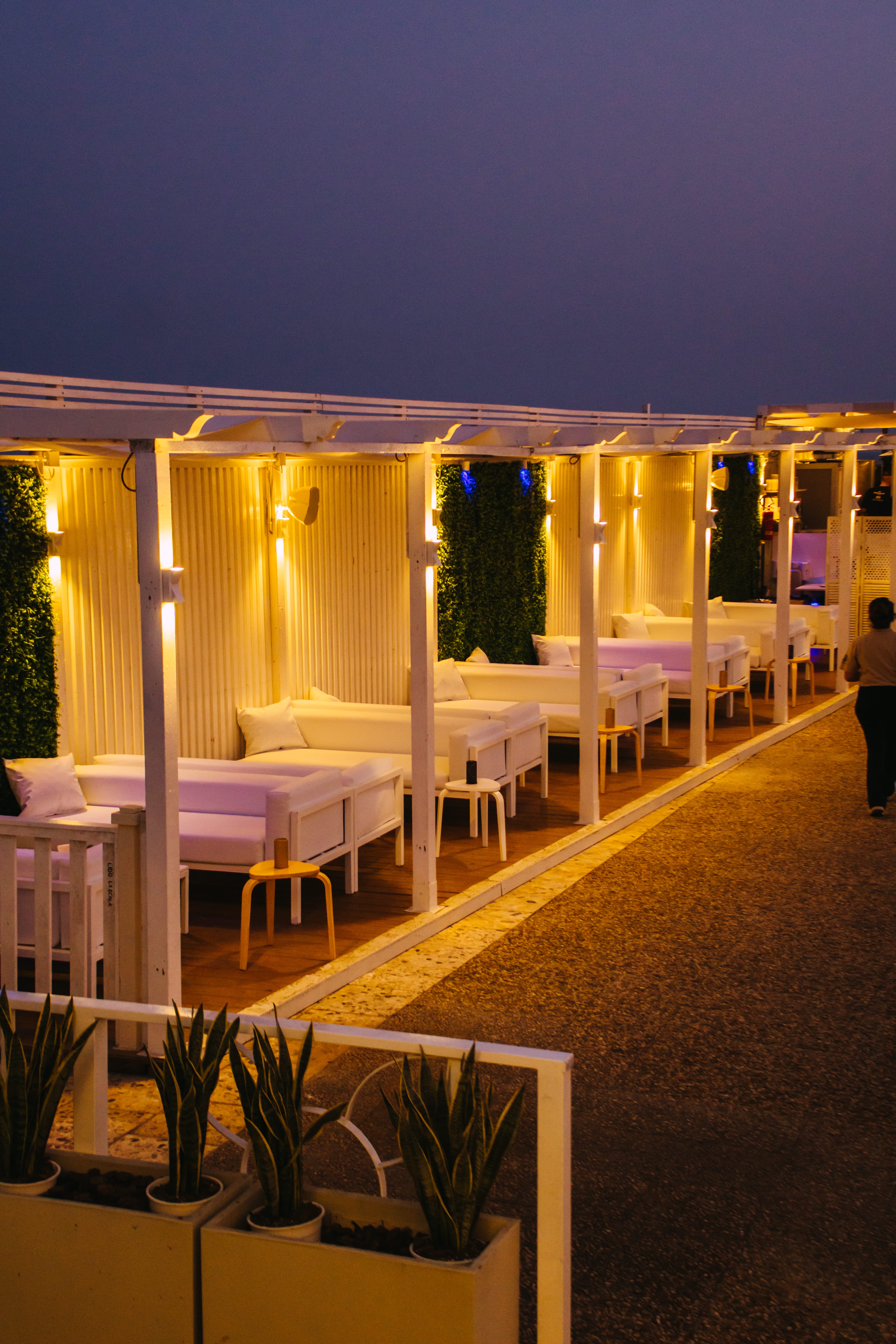 image of beach sunset (for a wedding planning service) [background image]