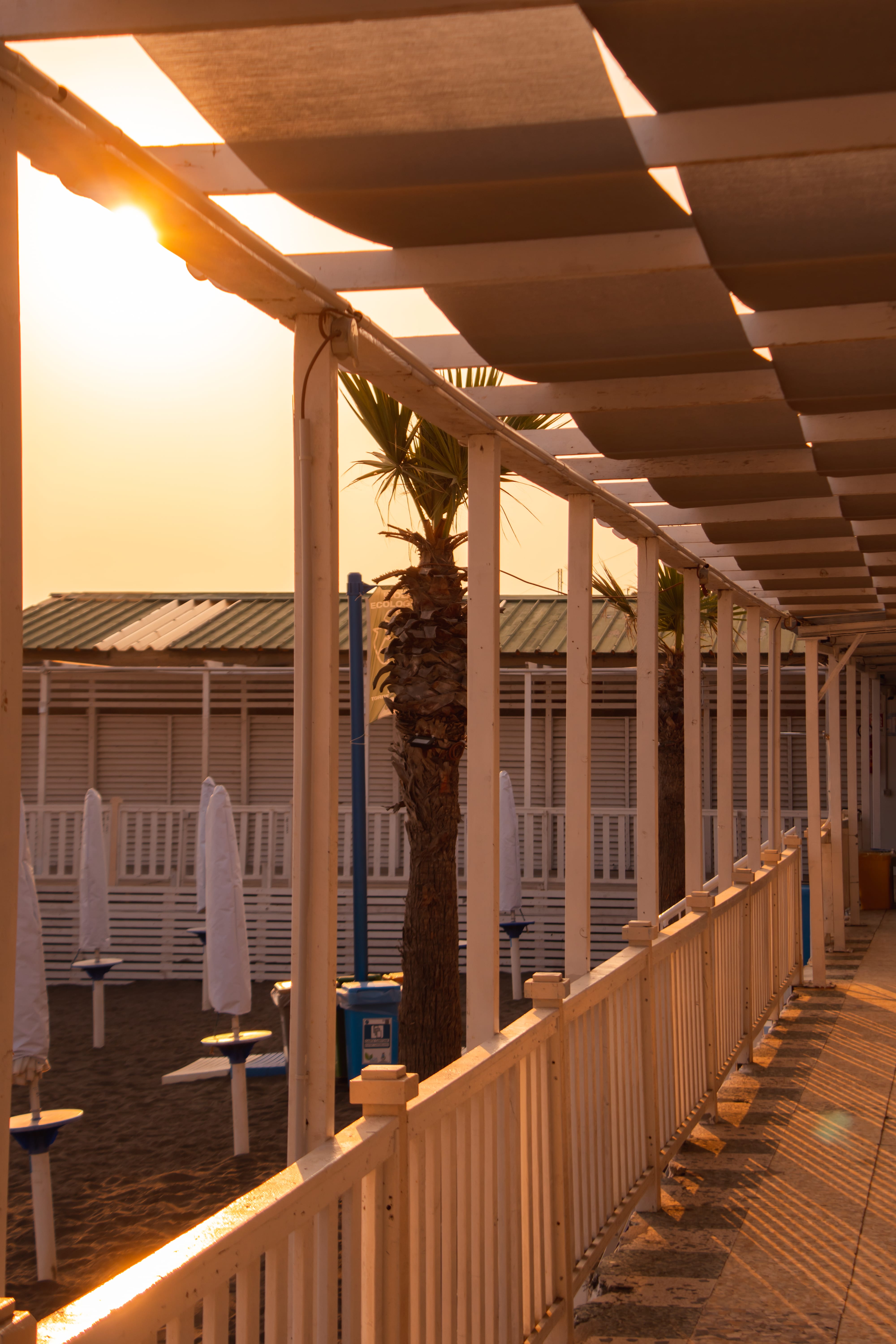 image of luxury travel experiences (tropical beach resort)