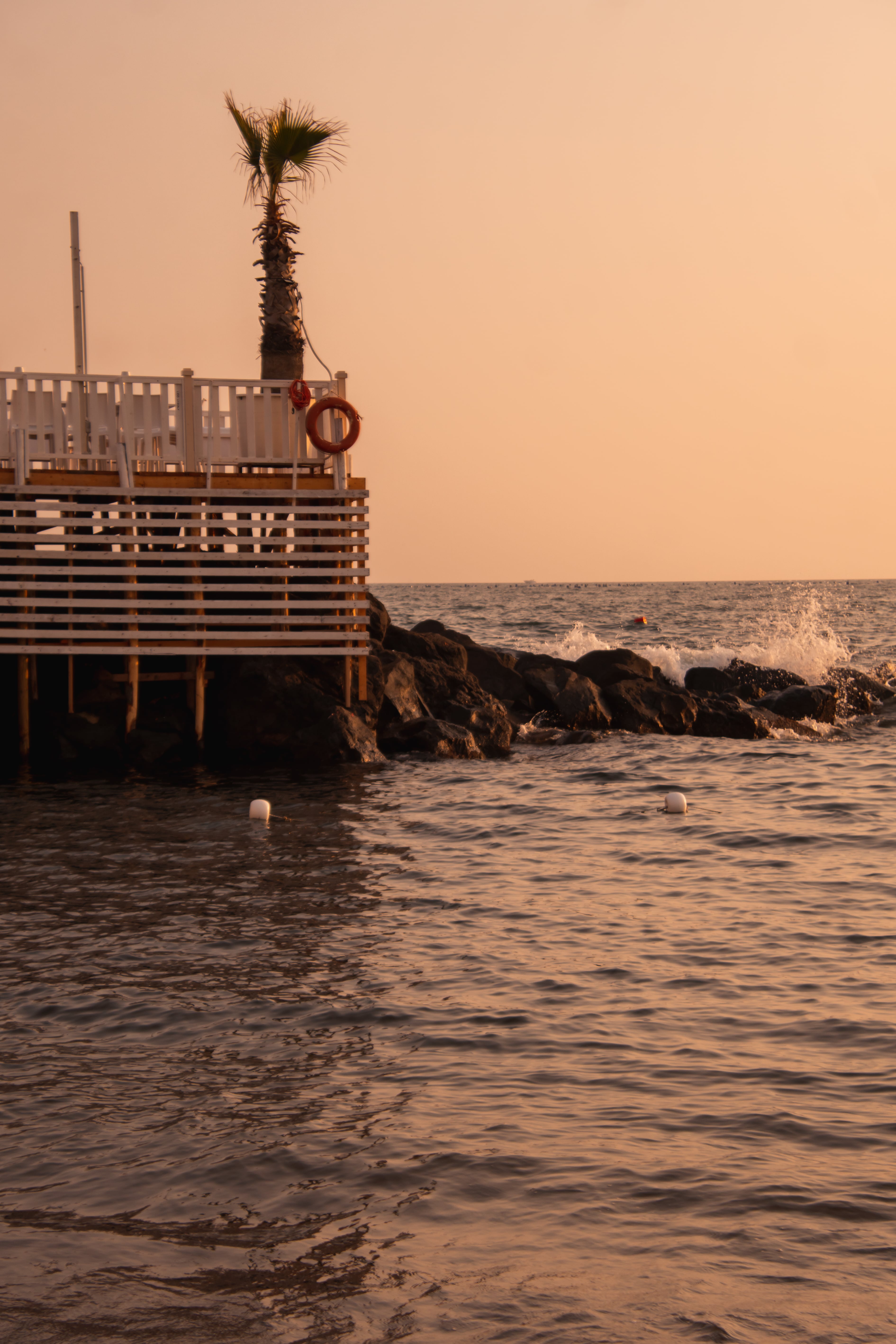image of luxury travel experiences (tropical beach resort)