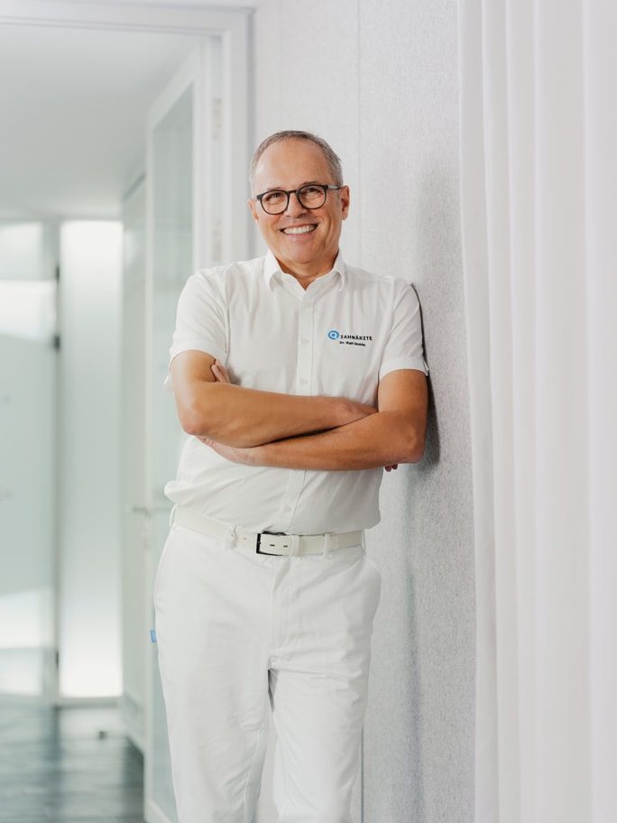 Dr. Ralf Quirin – Praxisgründer, Zahnarzt, Spezialist für ästhetische Zahnmedizin und Fachzahnarzt Oralchirurgie