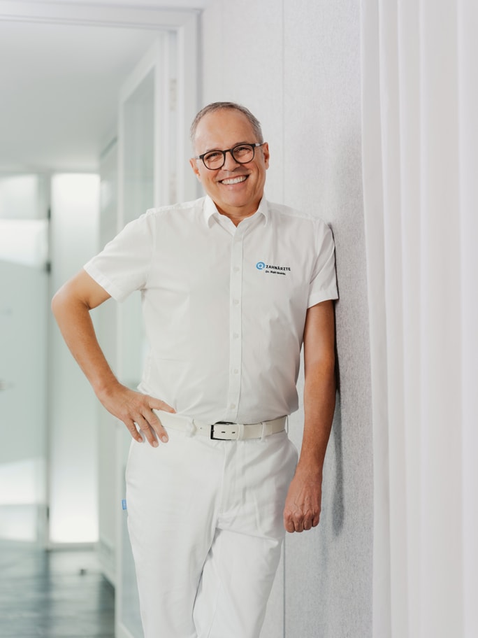 Dr. Ralf Quirin – Praxisgründer, Zahnarzt, Spezialist für ästhetische Zahnmedizin und Fachzahnarzt Oralchirurgie