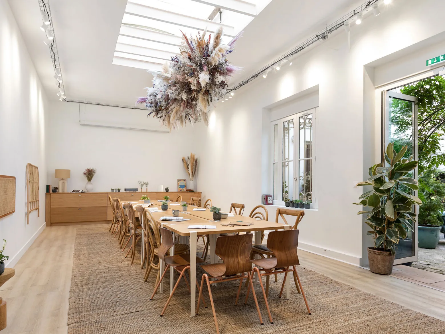 Salle de réunion board à Paris dans L’Annexe de Keeze, adaptée aux sessions de direction et réunions stratégiques.