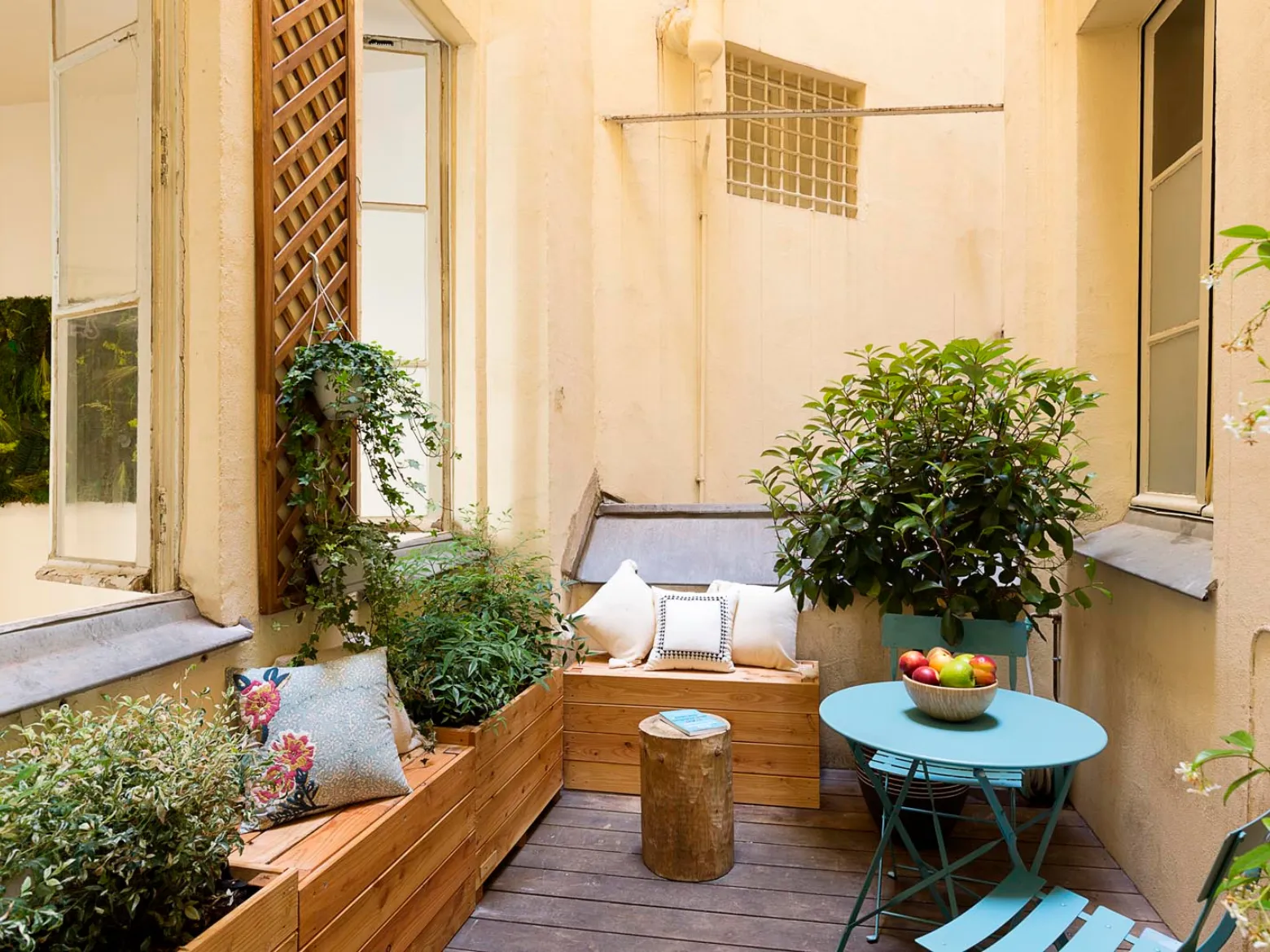 Cour intérieure de l’espace Lafayette chez Keeze à Paris, idéale pour une pause en plein air, un cocktail ou un moment de détente entre deux réunions.