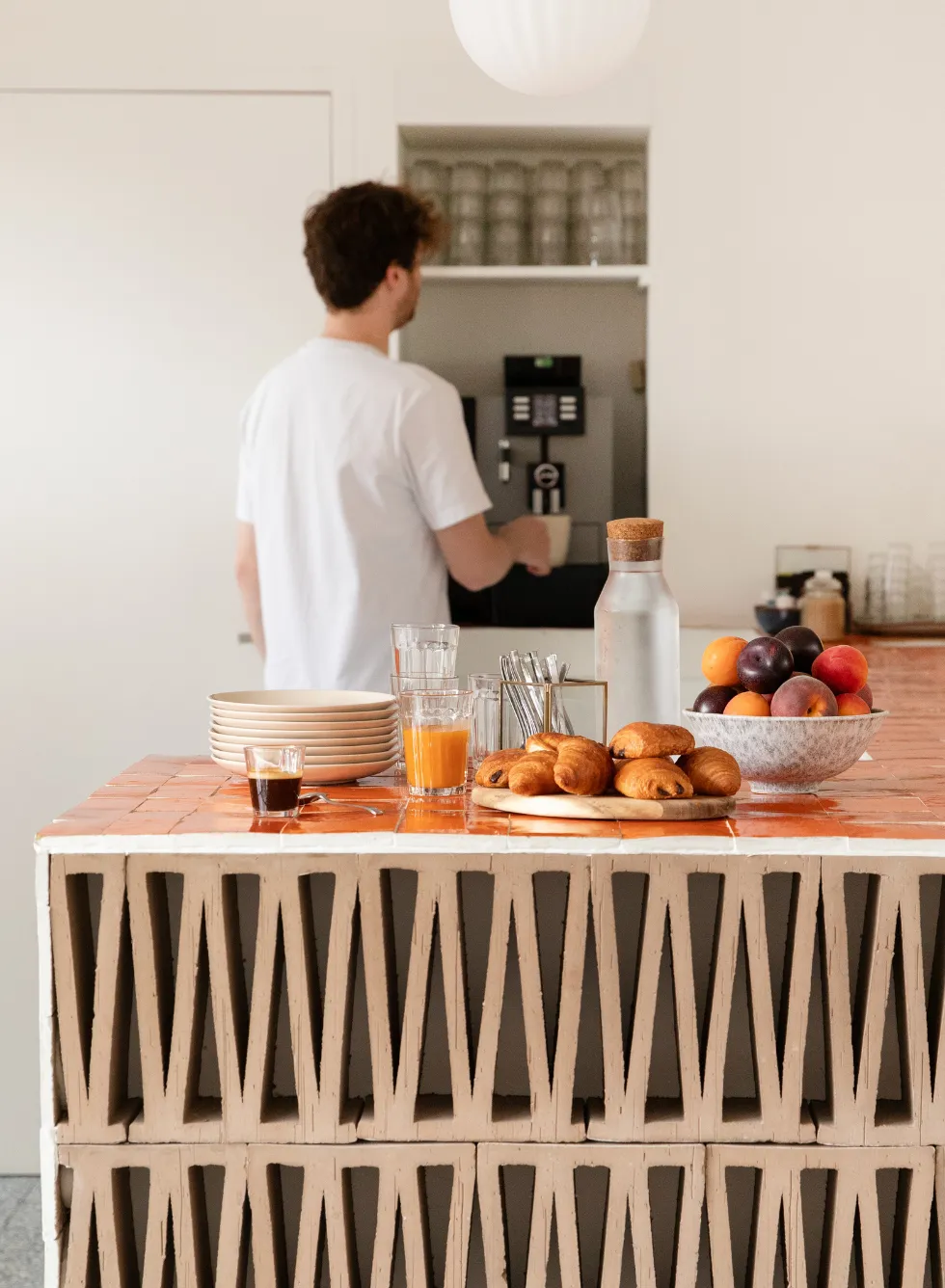 Petit déjeuner à Paris dans un espace Keeze, idéal pour réunions matinales, séminaires et événements d’entreprise conviviaux.