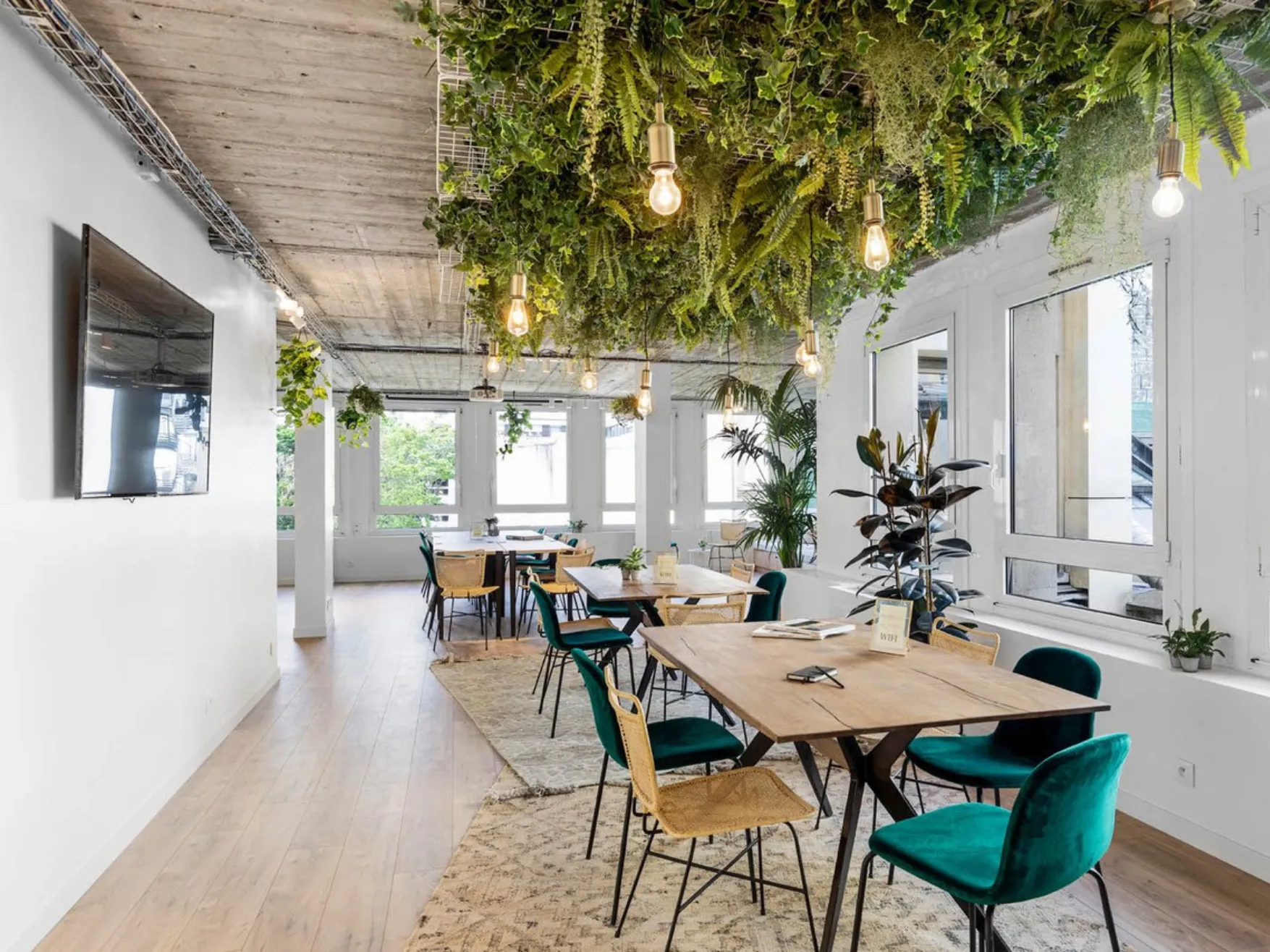 Réunion d’équipe dans La Galerie, un espace Keeze situé à Paris sur les Champs Elysées, pensé pour les professionnels.