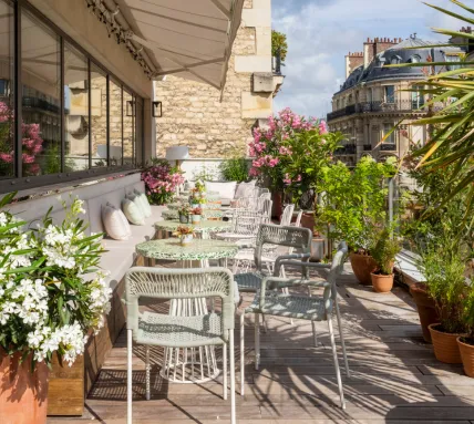 Vue panoramique depuis le rooftop de Keeze Liège à Paris, parfaite pour événements d’entreprise, afterworks et tournages en extérieur.