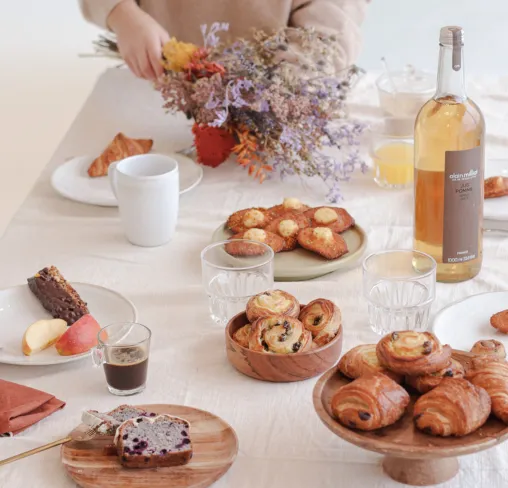 Petit déjeuner servi à Paris dans un espace Keeze, idéal pour réunions matinales, networking et événements d’entreprise conviviaux.