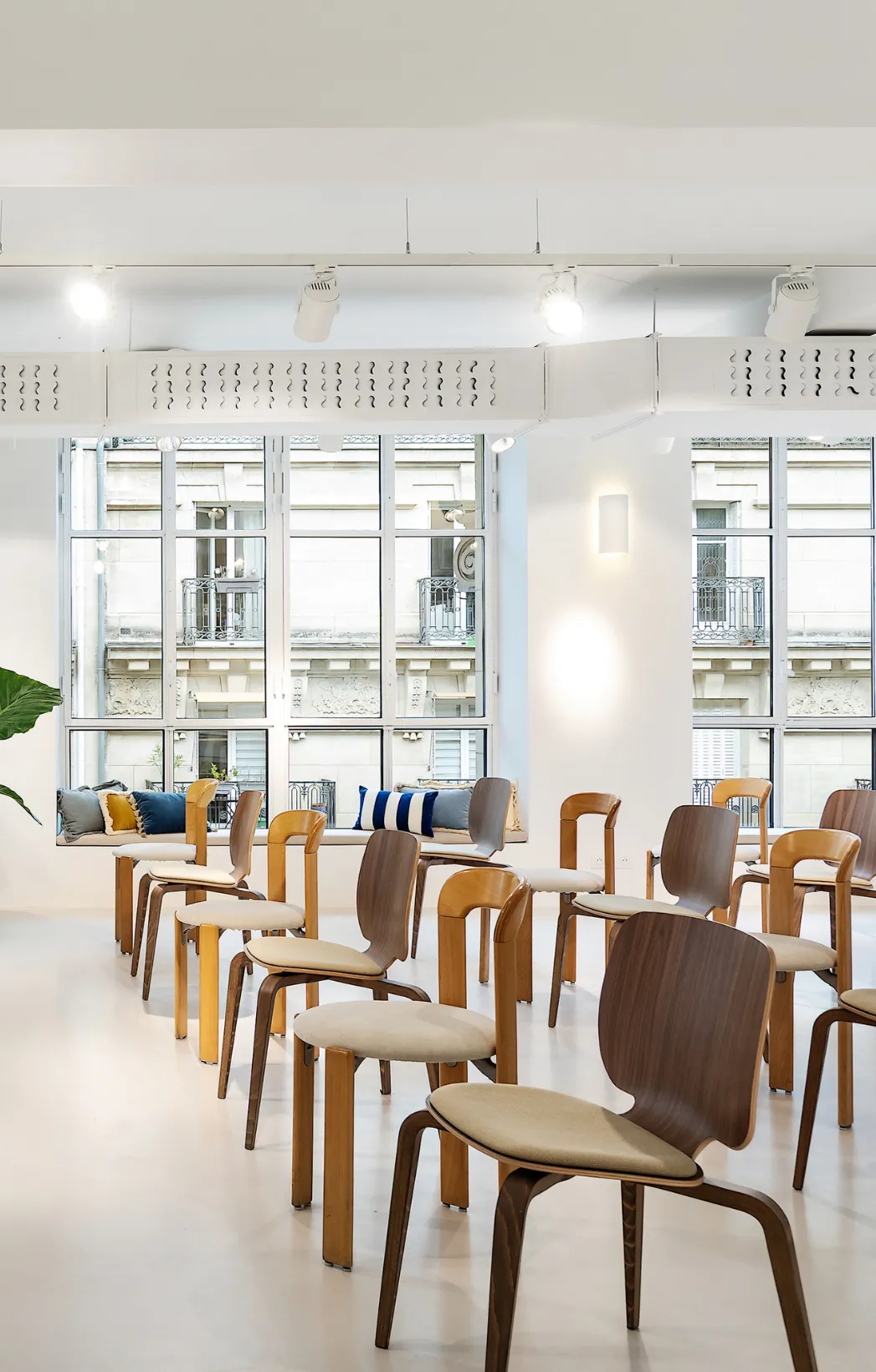 Nouveau lieu événementiel à Paris rue Bachaumont, parfait pour réunions, cocktails et team building d’entreprise.