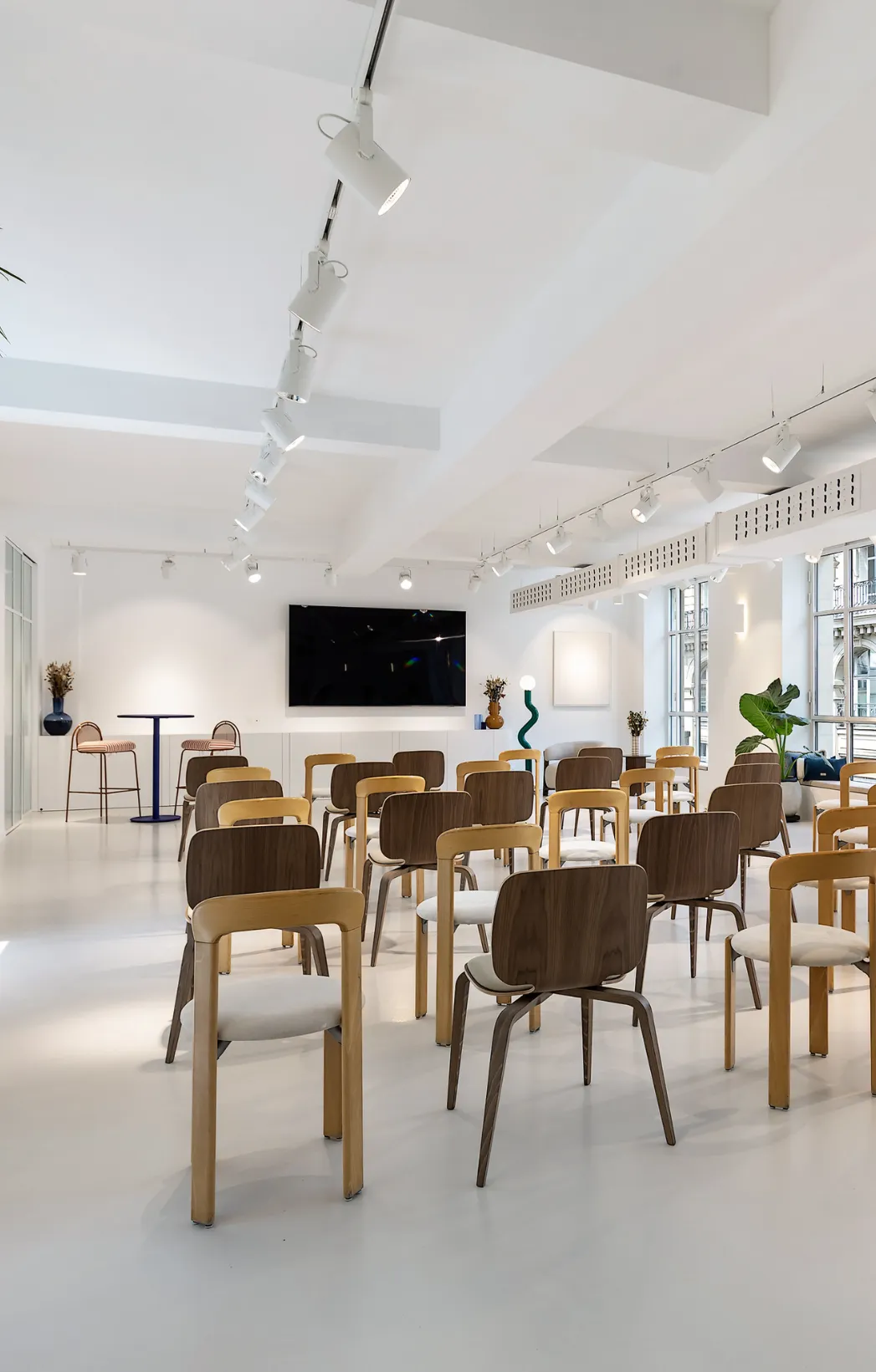 Lieu événementiel à Paris 2e, Keeze Bachaumont pour réunions, afterworks et soirées d’entreprise élégantes.