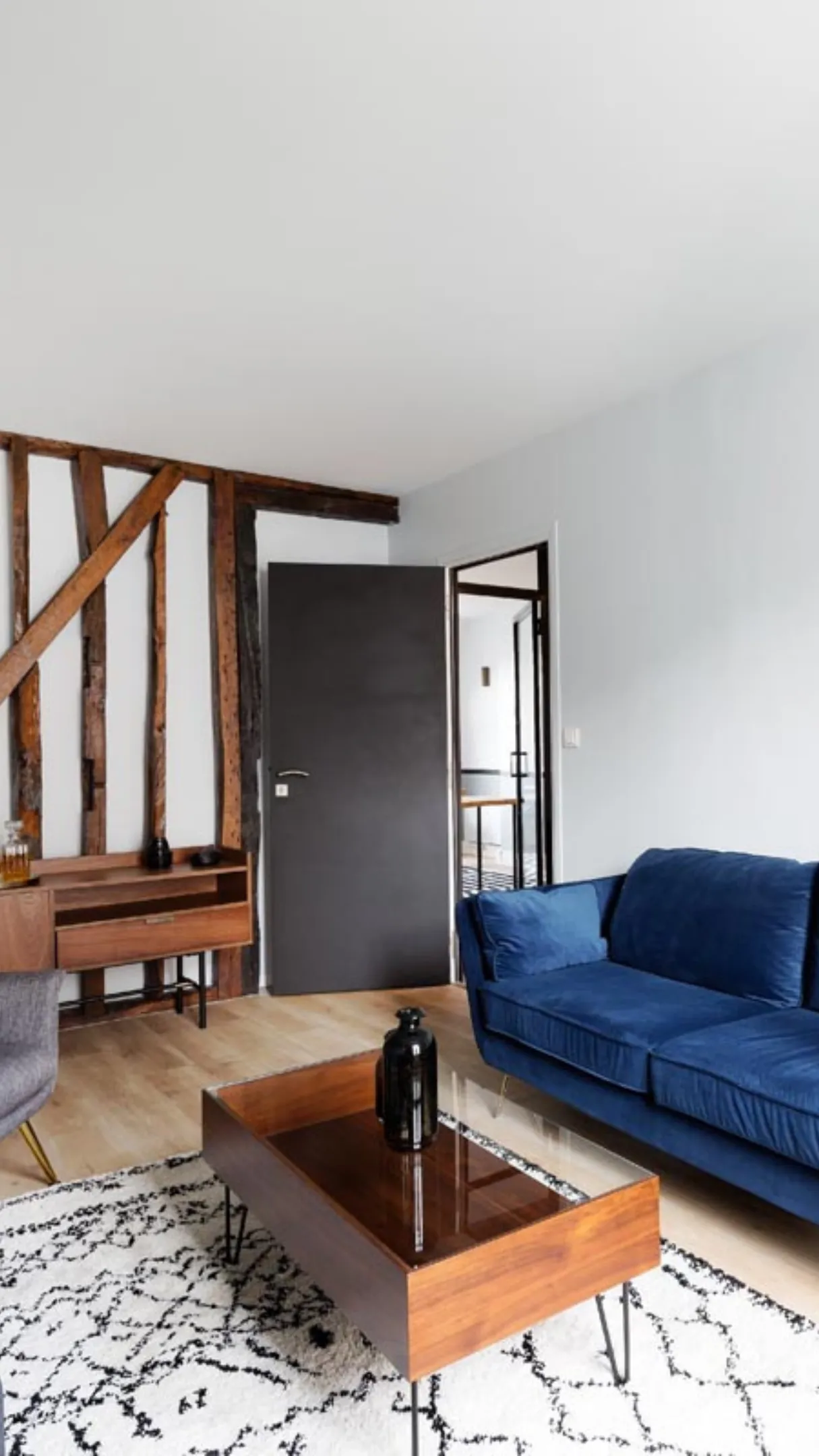 Salon confortable chez Keeze Saint-Lazare, parfait pour un afterwork ou une réunion informelle à Paris 8e.
